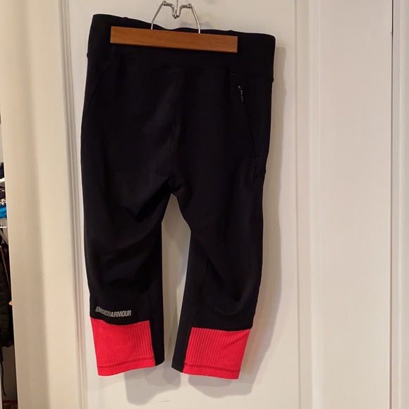 Under Armour size medium capris - Picture 2 of 5